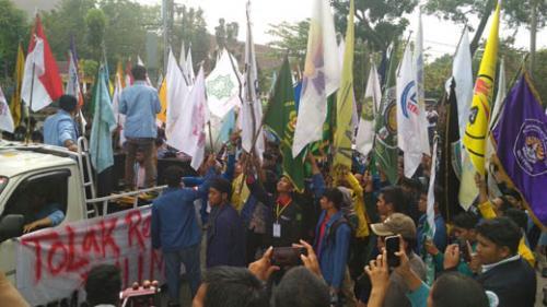 Aksi Mahasiswa BEM se-Riau tidak ditanggapi dari anggota Dewan